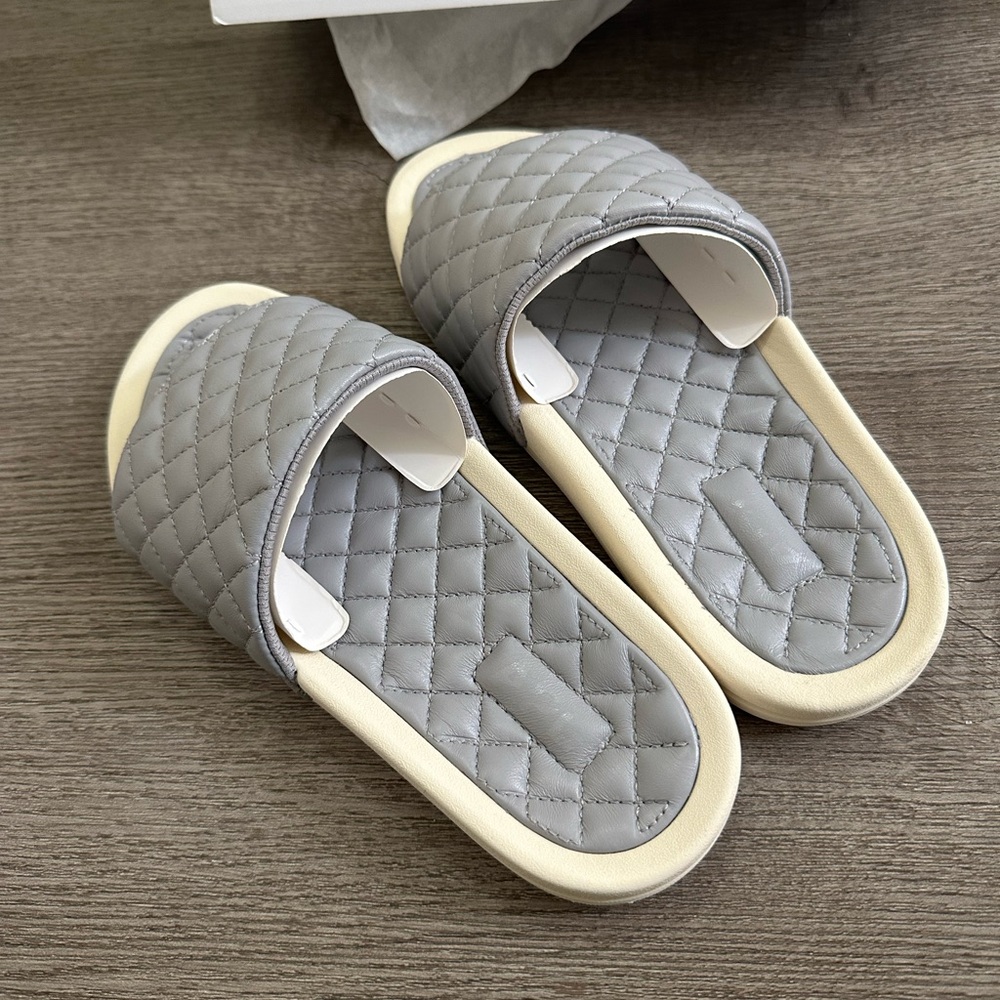 APL Lusso Quilted Leather Gray Slides - Picture 2 of 5